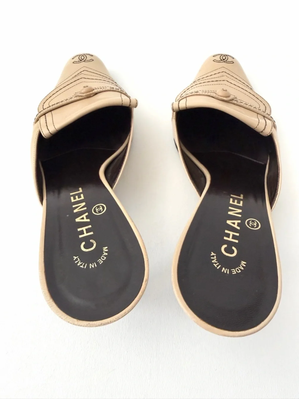 CHANEL‎ | Beige Leather CC Logo Mules Kitten Heel Slides EU 39.5 Y2K Vintage